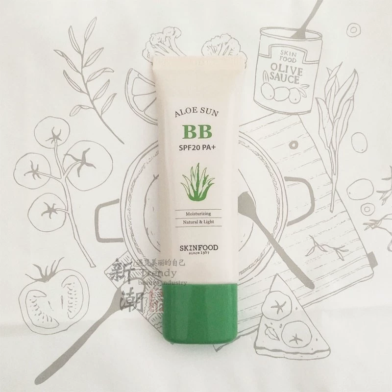 Skinfood Hàn Quốc cho rằng thân thiện với làn da Kem trang điểm Aloe BB cream khỏa thân che khuyết điểm Kem trang điểm khỏa thân Aloe bb cream dưỡng ẩm - Kem BB