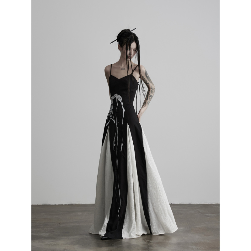 Indulge Twin·Lyocell Wool Blend Animal Embroidery Flared A-Line Strap Dress Summer Indulge Twin·Lyocell Wool Blend Animal Embroidery Flared A-Line Strap Dress Summer