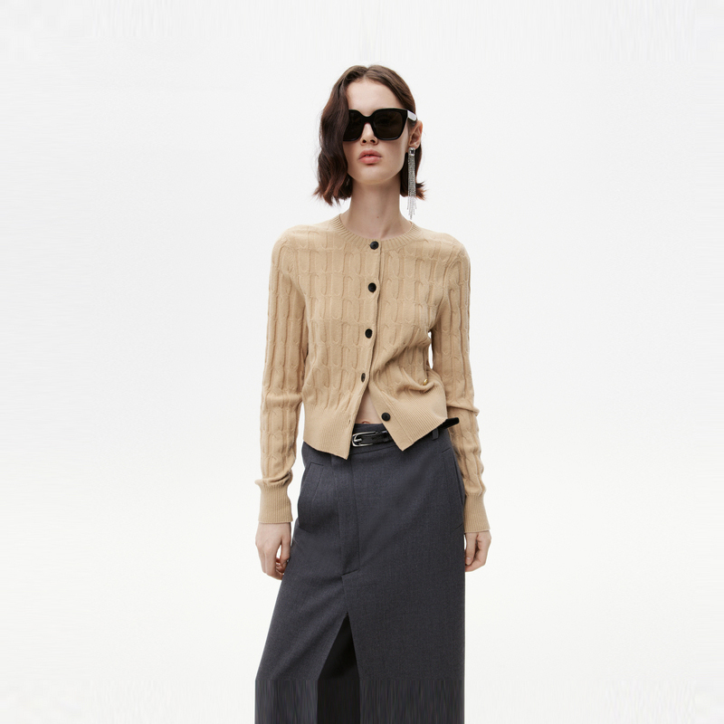 High-Quality Source Factory 25-Gauge Knit Cardigan for Autumn and Winter, Made of Sheep Wool and Cashmere, with a Sophisticated Twisted Cable Texture, Short Style