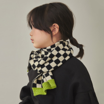 Pear small leisure children retro wind bib 2021chic wind baby Winter Wool Jacquard knitted checkerboard scarf