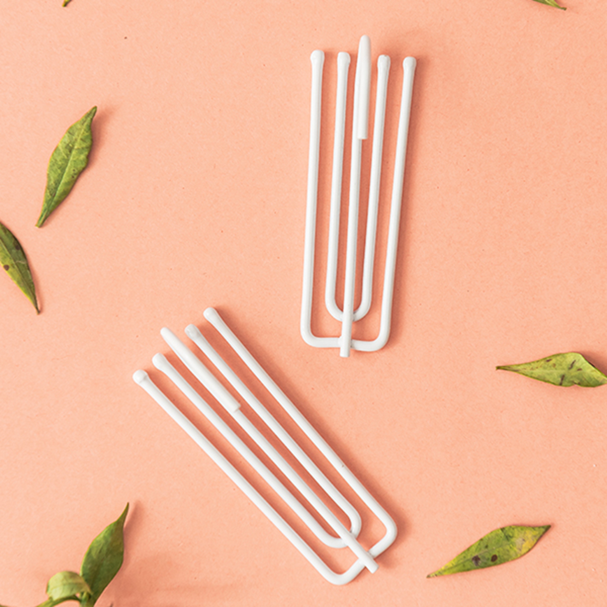 Curtain accessories special accessories Four grab hook cloth hook Five finger hook Fold hook Good reinforcement spray paint 1 yuan 4