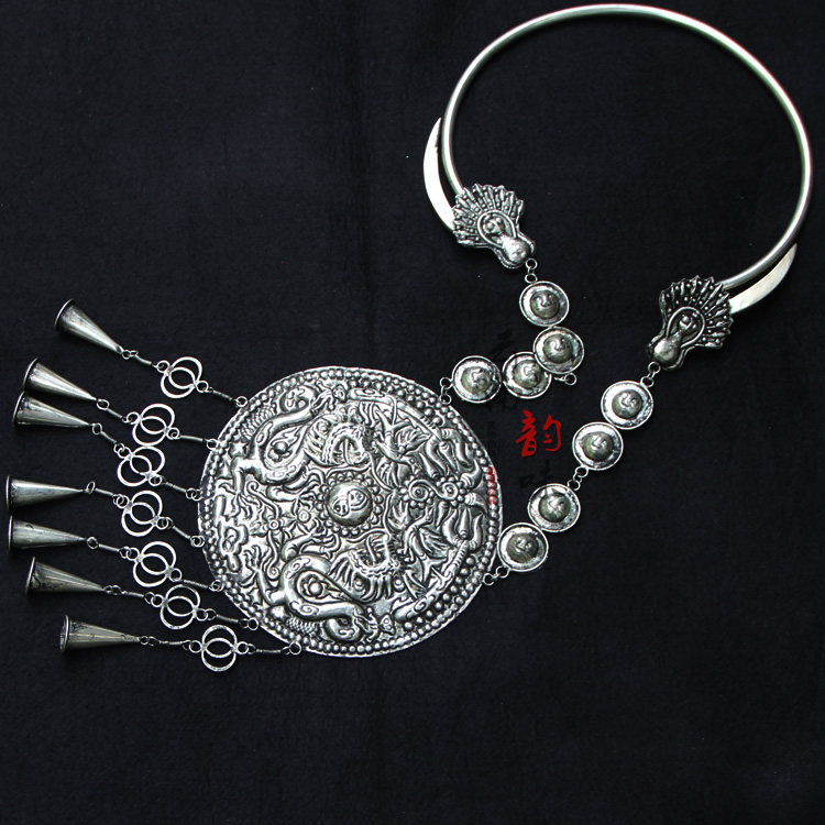 Guizhou Yunnan Retro National Wind Exaggerated Miao Silver Big Item Ring Flowers Pendant Necklace Women Performance Stage Accessories
