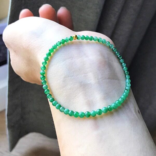 伟德国际晚上睡觉戴金首饰好吗？戴首饰睡觉的危害