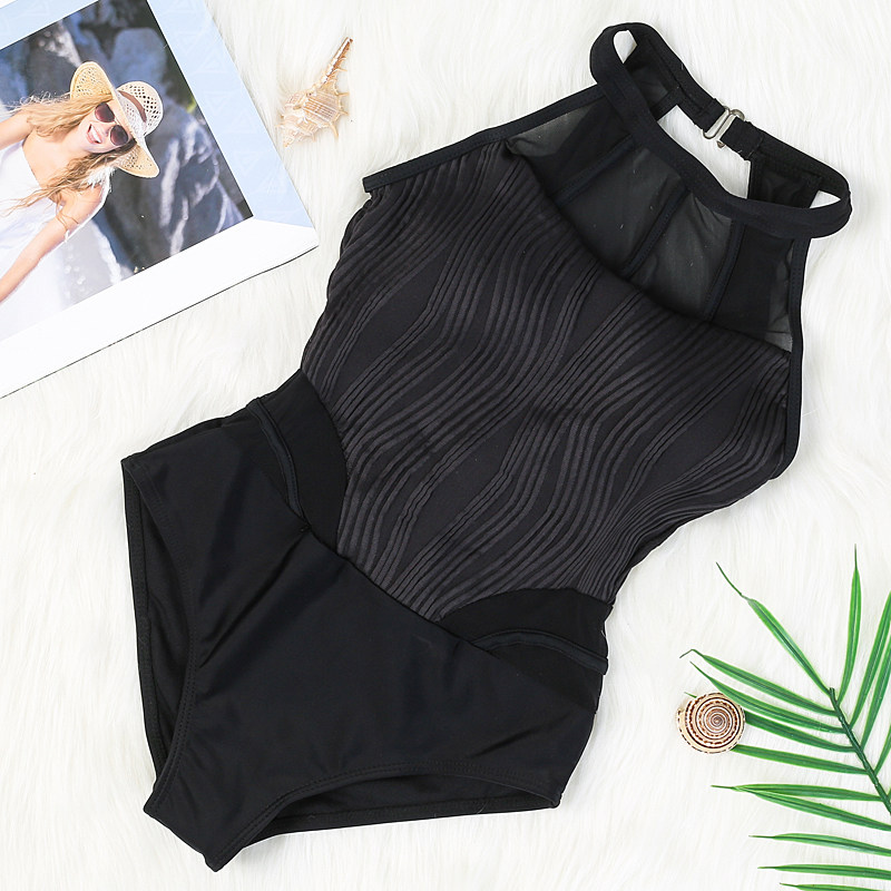 Close large and small chest and cover the sea by white conjunction swimsuit black and thin sexy lady combined swimsuit