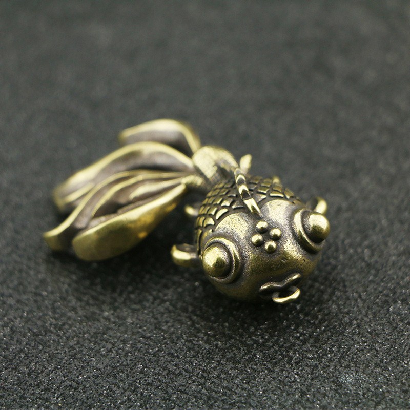 Antique made old brass hollow goldfish key accessories creative peace gift men and women car keychain pendant