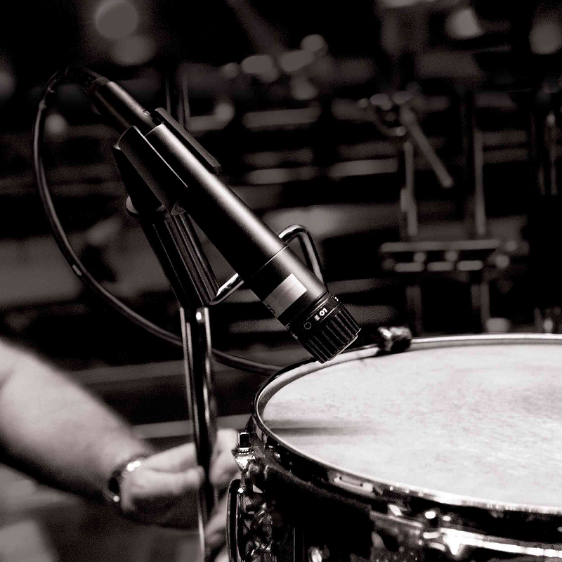 Shure Shure SM57 classic guitar speaker snare drum percussion and other musical instruments pickup microphone