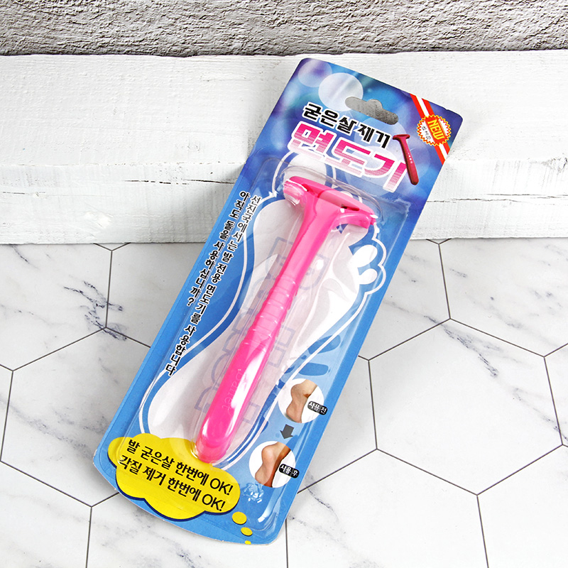 South Korean Dreamjoy foot girl goes to old cocoon razor to keratine scraping foot knife bathroom foot care to die pip-Taobao