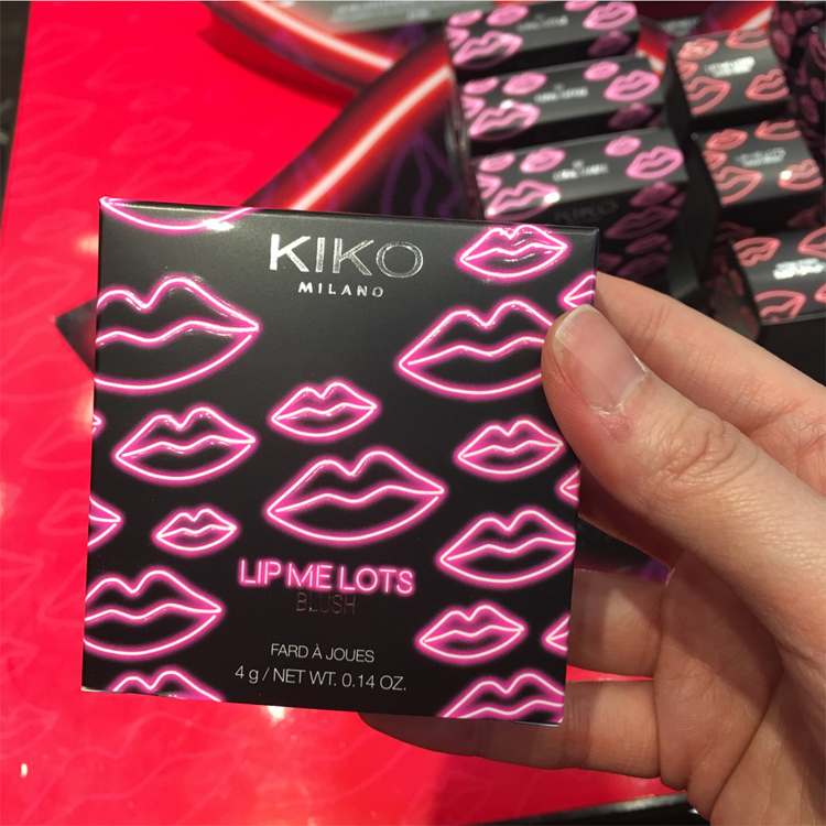 Spot IK KIKO 2018 Valentine Day Limited Edition Love nổi bật Powder phấn bắt sáng wet n wild