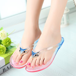 Internet celebrity pinch -shaped character drag girl summer flat bottom instening Korean crystal crystal jelly transparent sand slippers anti -slip