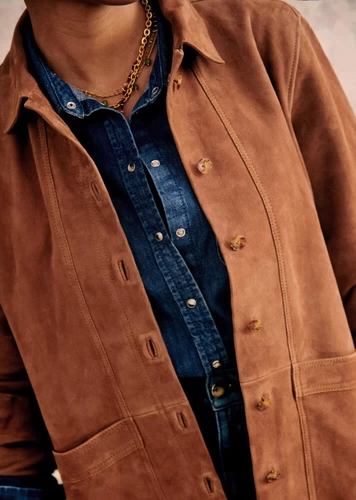 Sezane French Poicksing будет мягкая козея с длинной пальто.