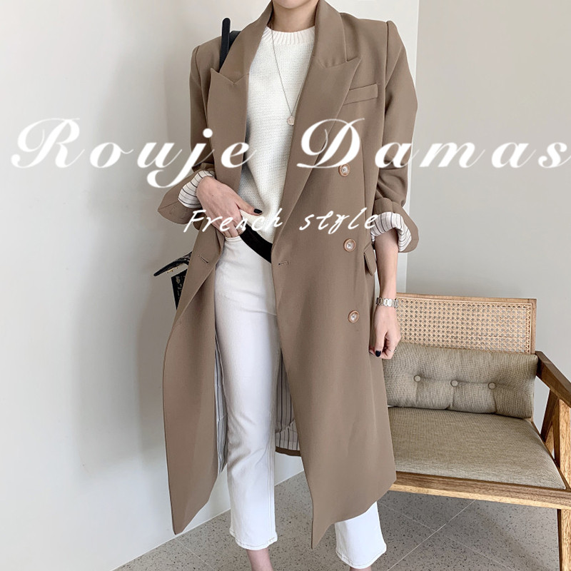 Rouje Damas, France, crossed the long coat of the knee after the graceful suit in autumn