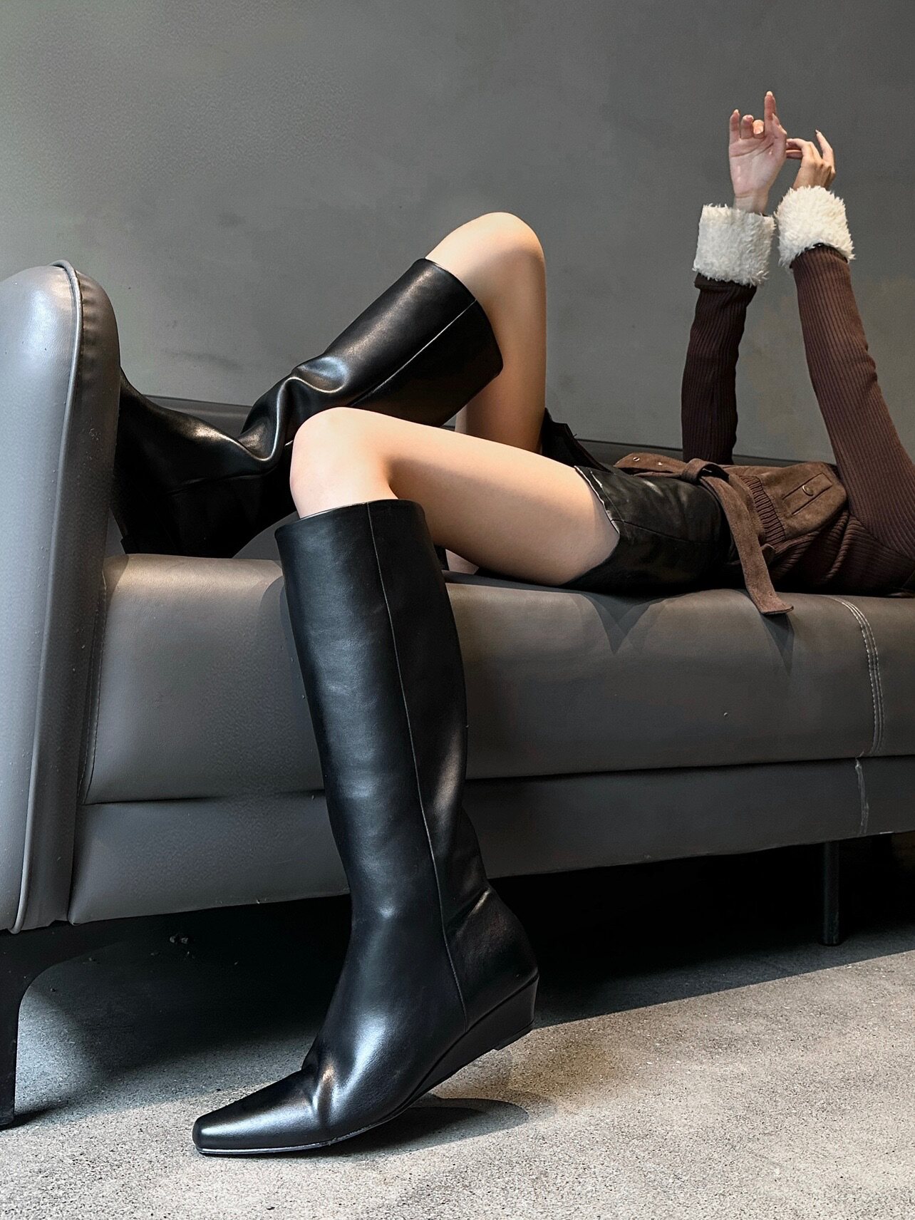 Западные Boots 尖头长筒靴女不过膝2025夏季新款时髦感显瘦高筒靴直筒复古骑士靴