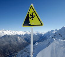 在许多证券产品萎靡不振的第三季度，散户期权交易异常活跃，期权做市商赚得盆满钵满，期权交易量在过去的几个月里翻了近一倍，8月份达到创纪录的1840万份...