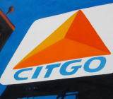 据三名知情人士透露，委内瑞拉国家石油公司（PDVSA）上月开始将大部分石油销售转为预付款销售，在近期发生几起违约后，该公司要求现货货物买家全额付款...