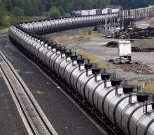 根据最新监管数据，加拿大11月油砂产量创下纪录新高，且可能继续上升，因生产商在艾伯塔省政府结束减产开始增加产量...