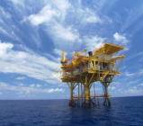 油价周四暴涨，原因是据环球网报道，法新社消息称，当地时间20日，美国国防部证实，伊朗军队击落了一架美国海军无人侦察机。 