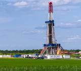 目前这一地区的安全局势非常不稳定。雪佛龙公司正在与美国和中东的海军当局合作，在每一次航行中，我们都有一个安全计划，我们真的是一船接一船地...