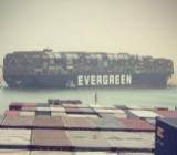 一艘巨型集装箱船在苏伊士运河上搁浅，导致世界上最繁忙的海上贸易路线之一被堵塞，这对石油运输造成了极大的影响...