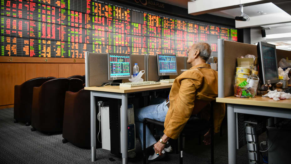 中国股市近期的回撤即将结束，随后将迎来新一轮涨势
