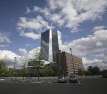 欧洲央行正在购买债券，以限制欧元区中较强与较弱经济体的收益率差