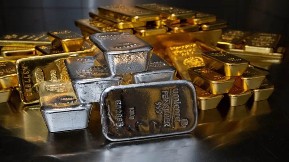 黄金策略：疲软数据提振了软着陆的预期，推动美元指数强力突破，金价承压下行；预计短期金价将重回下行趋势
