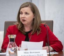 如果未来的数据继续表明，通胀正持续向我们2%的目标迈进，那么逐步降低政策利率以防止货币政策变得过于严格，最终将是合适的...