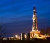 全球燃料需求下降约30%，企业正在大幅削减开支，裁员数千人并关闭生产，以抵消全球供应过剩的影响。过去几周，消费略有回升，但供应过剩预计将持续数月，甚至数年...