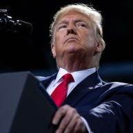 美国标普500指数周四收跌0.38%，因担忧企业季报、数据、刺激方案和大选；
