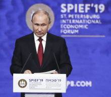 俄罗斯总统普京称，在一些对俄“不友好”国家拒绝俄罗斯原油后，俄罗斯可能增加国内的原油消费量，并增大对新兴市场的原油出口量...