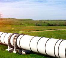 路透社的一项调查发现，欧佩克7月份石油产量升至...