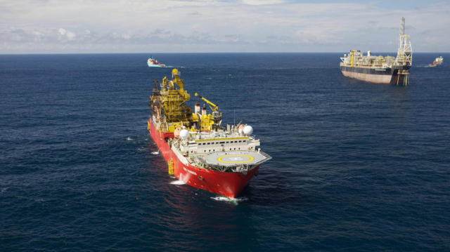 在经历11月的大跌后，油价在12月首个交易日大涨。沙特和俄罗斯延长限产协议、加拿大实施产量限制抵消了卡塔尔退出OPEC带来的负面影响。