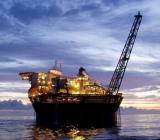 在经历11月的大跌后，油价在12月首个交易日大涨。沙特和俄罗斯延长限产协议、加拿大实施产量限制抵消了卡塔尔退出OPEC带来的负面影响...