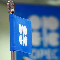 美国标普500指数周四收跌0.38%，因担忧企业季报、数据、刺激方案和大选；