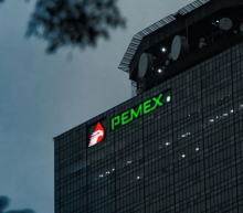 周二，墨西哥国家石油公司（Petroleos Mexicanos，Pemex）首席执行官奥克塔维奥·罗梅罗 在新闻发布会上表示，明年将把每日原油出口量减少一半以上...