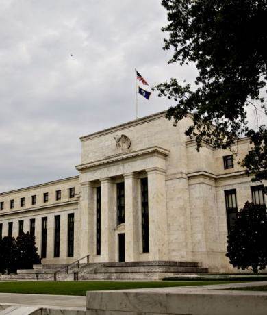 联邦公开市场委员会(FOMC),会议决议,会议纪要,会议声明,鲍威尔记者招待会,利率决议及市场影响,fomc会议前瞻,加息降息,缩表计划，美联储降息，美联储利率决议及市场影响，鲍威尔最近讲话，利多利空黄金美元
