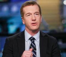 大摩认为标准普尔500指数明年将走低，估值将下降。 威尔逊表示：“出于多种原因，股市正在恢复其9个多月前开始的估值下滑...