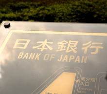 除了货币政策之外，还有明显的结构性因素加剧了日元的下跌。其中包括贸易赤字和服务账户赤字。不仅作为一名经济学家，而且我作为一名消费者...