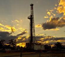 美国钻井生产力报告：预计8月钻机产量将较7月增加4.2万桶/天；DUC(已钻但未完井)数量将较7月下降269口