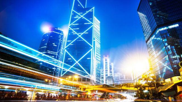 隔晚美股再创纪录高位，惟港股今早低开4点，报27901点．因假前半日市交投淡净，恒指最低见27792点，跌113点．临