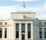 美国纽约联储主席威廉·杜德利预计将在2018年年中退休，作为整个金融领域有影响力的货币政策制定者，他的退出是另一个关于美联储领导层的问题。他指出，过去的危机非常可怕