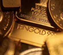 黄金期货周四上涨，达到约两周以来的最高水平，原因是美国宣布对俄罗斯继续入侵乌克兰实施新的制裁，投资者也在关注美联储官员的鹰派言论...