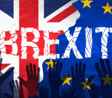 英镑兑美元和欧元周一跌至12日低点，因在英国威胁削弱其退欧协议后，英退协商面临...