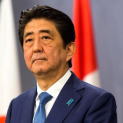 美国标普500指数周四收跌0.38%，因担忧企业季报、数据、刺激方案和大选；