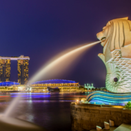 外围美股收高，指数录得2月以来最大月度涨幅。内银股已公布第三季业绩，整体表现仅属一般，故未能支持港股进一步上扬，给恒指带来压力。需关注美联储人选及A50走势，短时内料恒指将维持高位整固，操作上低多为主