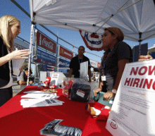 美国劳工部周四报告称，初请人数通常会跟踪裁员的速度，上周人数略有增加，但裁员人数已降至2020年疫情前的低水平。对劳动力的强劲需求也反映出对商品和服务的强劲需求...