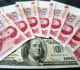 人民币兑美元即期随中间价高开一路劲升，最终收升逾200余点创十日新高，单日升幅达0.31%。交易员预计人民币升幅较有限，随着美联储下任主席人选、税改等落地