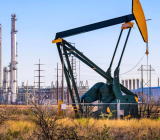 美国能源信息署EIA月度原油市场报告：下调今明两年美国原油产量预估，部分反映飓风哈维的影响