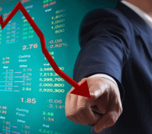 NYMEX美国原油(WTI原油)欧市盘初，油价震荡走低。在人们对经济从新冠疫情打击中复苏心存担忧之际，主要产油国采取措施限制石油产出，给市场带来提振。但欧元区经济反弹在8月失去势头，凸显疫情造成的内在需求...