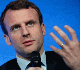 法国总统马克龙(Emmanuel Macron)周一发誓称，如果国会议员不迅速采取行动，支持他雄心勃勃的改革议程，他将会进行公众投票