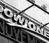 高盛股票策略师Peter Oppenheimer提醒，他们的牛/熊市场风险指标已经升至互联网泡沫和信贷泡沫崩盘之前的高水平了。美股迎来修正的可能性越来越高，预计...